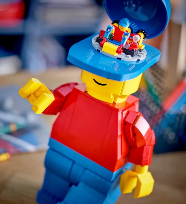 Up-Scaled Minifigure - 40649